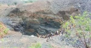 Pit collapse k!lls three miners in Ebonyi Pit collapse k!lls three miners in Ebonyi