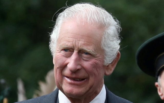 Royal decorator hanged himself . Royal decorator hanged himself .