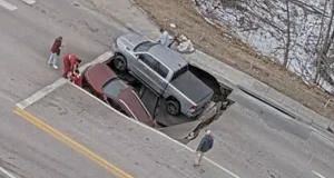 Terrifying moment caught on camera as road collapse suddenly swallows vehicles Terrifying moment caught on camera as road collapse suddenly swallows vehicles
