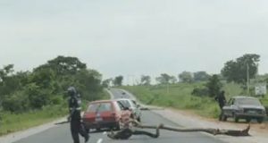 FG bans roadblock tax collection nationwide FG bans roadblock tax collection nationwide