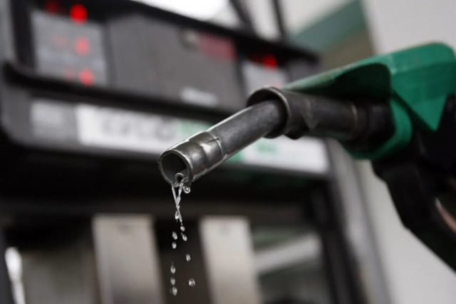Petrol hits N1040/litre in Lagos Petrol hits N1040/litre in Lagos