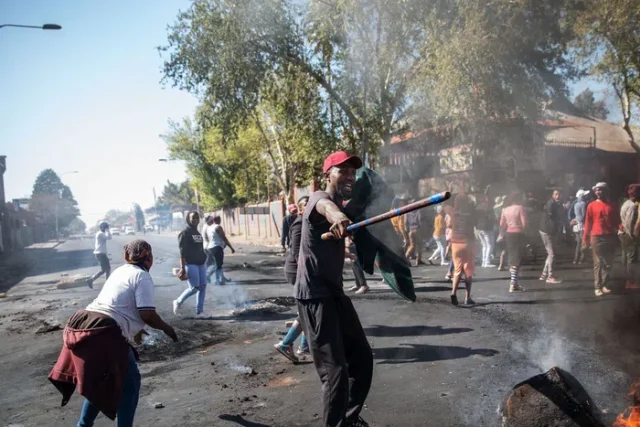 South Africans protest over installation of Nigerian Igbo leader