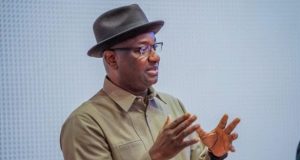 FG orders airport to resume hybrid payment system FG orders airport to resume hybrid payment system