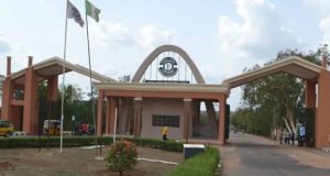 Kwara Poly students protest after EFCC raid during exam Kwara Poly students protest after EFCC raid during exam
