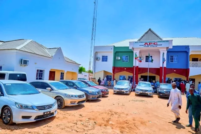 Yobe governor gifts 17 APC LG chairmen new cars