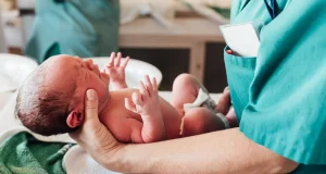 Doctors noticing concerning trait in babies hours after birth Doctors noticing concerning trait in babies hours after birth