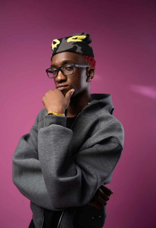 Touts throw stones at Mavo's car