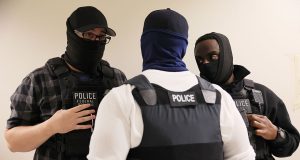 New York governor bans ICE agents from wearing masks New York governor bans ICE agents from wearing masks