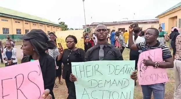 Oyo teachers PROTEST over Ogbomoso school attack Oyo teachers PROTEST over Ogbomoso school attack