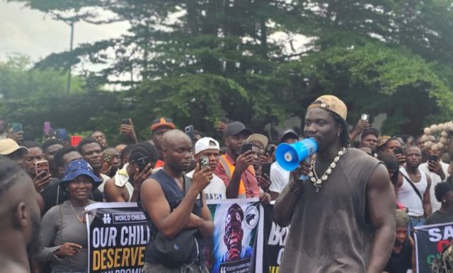 Oyo A.bduction: VeryDarkMan leads protest in Ibadan