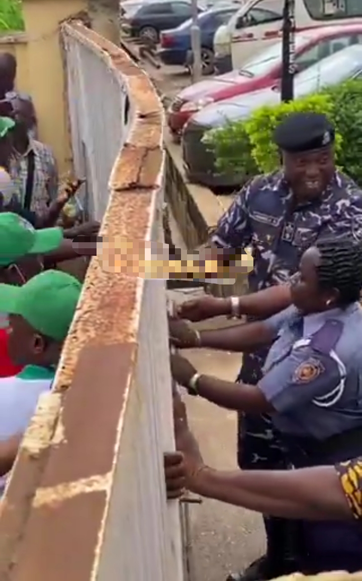 Oyo Abduction: Ogun Protesters forcefully gain entrance into Govt house