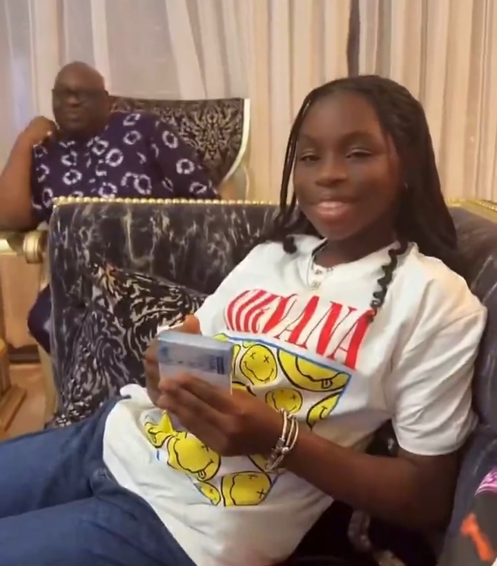 Sophia Momodu shares video of Dele Momodu gifting Imade cash