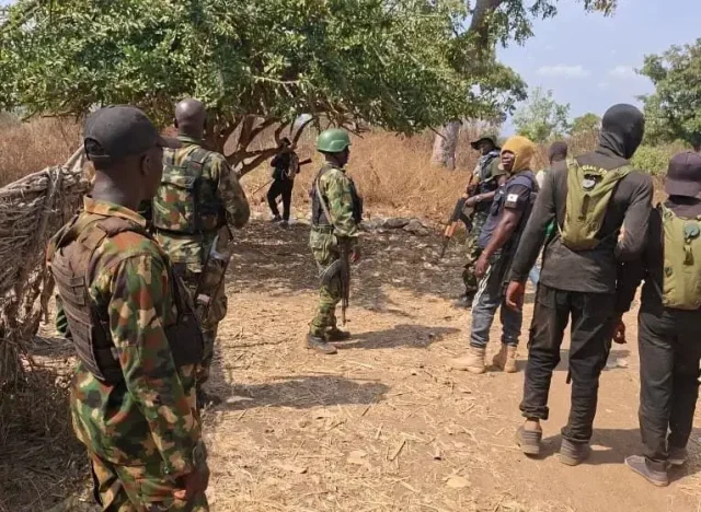Troops block escape routes for oyo school k!dnappers Troops block escape routes in Oyo