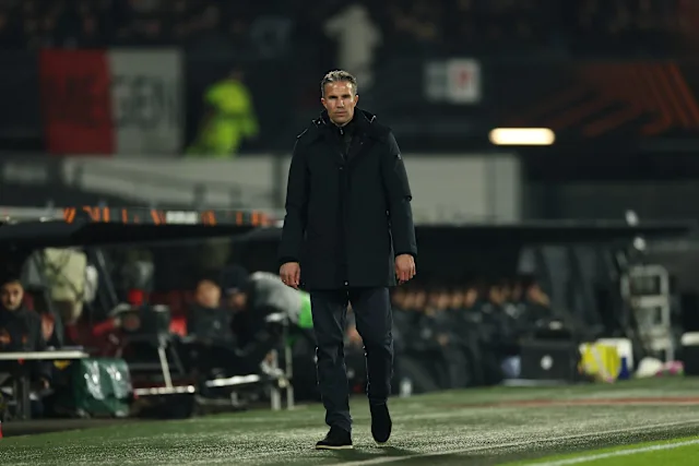 Van Persie sacked by Feyenoord Van Persie sacked by Feyenoord