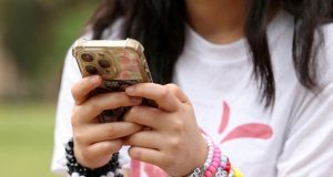 UAE bans Social media for U-15s UAE bans Social media for U-15s