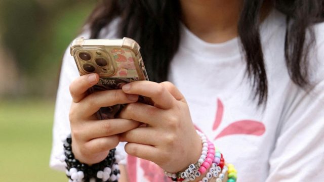 UAE bans Social media for U-15s
