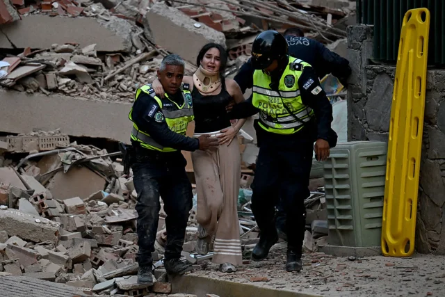 32 de.ad, 700 injured as earthquake hits Venezuela