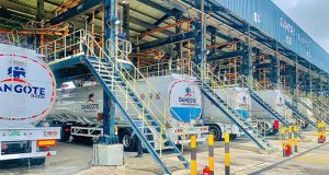 Dangote refinery resumes sale of petrol in dollars Dangote refinery resumes sale of petrol in dollars