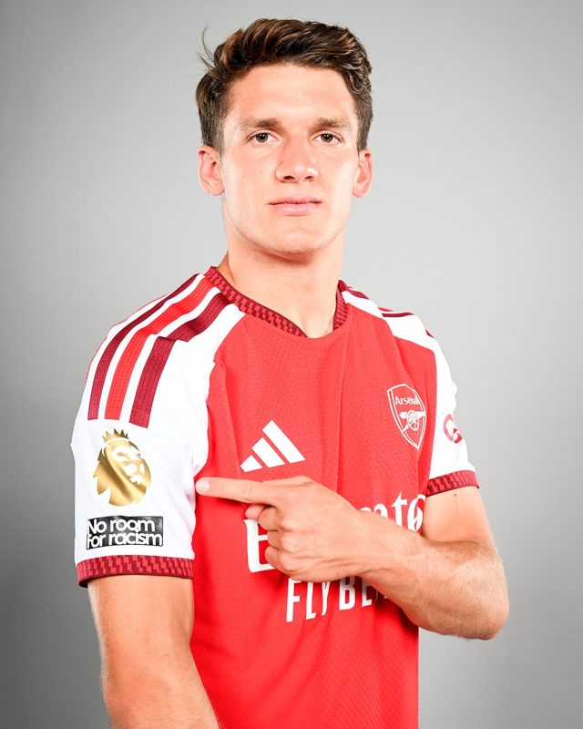 HN6YOUNXoAEZUEMArsenal sign Christos Tzolis Arsenal sign Christos Tzolis