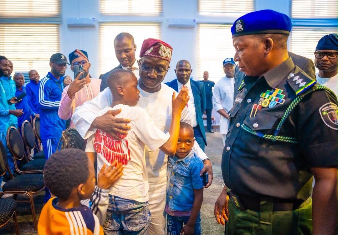 Edo Gov gives N1m each to 41 evacuated Nigerians from South Africa 1 Edo Gov gives N1m each to 41 evacuated Nigerians from South Africa