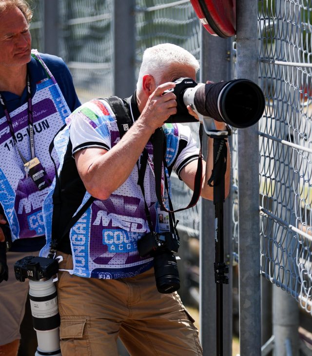 Czech Republic president spends vacation as F1 photographer