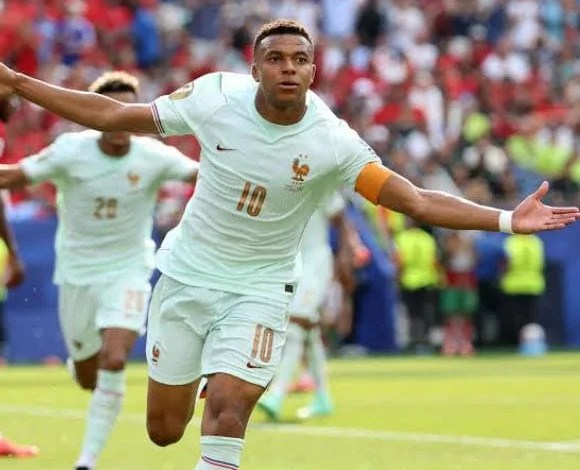 France defeats Morocco to reach World Cup semi final France defeats Morocco to reach World Cup semi final