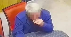 Man swallows £35K diamond engagement ring ‘to steal it’ Man swallows £35K diamond engagement ring 'to steal it'