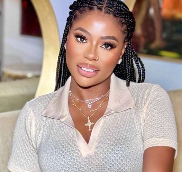 Sophia Momodu reacts after fan accused her of selling her body Sophia Momodu reacts after fan accused her of selling her body