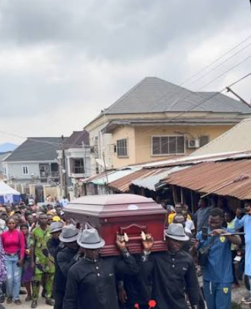 Tears, wailing as Toba Ijaya is laid to rest 1 TOBA IJAYA 2a