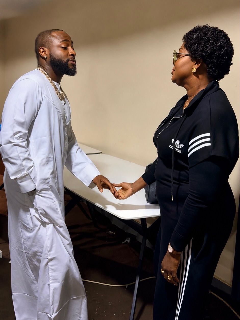 Davido, Eniola Badmus reunite 1 eniola badmus 093ebecb 5