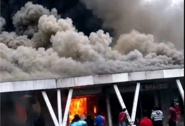 Fire outbreak at Calabar SPAR Mall Fire outbreak at Calabar SPAR Mall