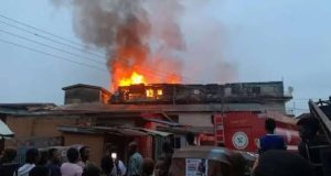 Fire razes 300 shops in Oyo market Fire razes 300 shops in Oyo market