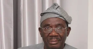 Senator Fadahunsi arrives Osun Police HQ Senator Fadahunsi arrives Osun Police HQ
