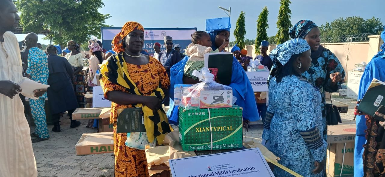 FG gives N1m each to rescued Chibok girls after graduation 1 FG gives N1m each to rescued Chibok girls after graduation