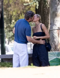 Joshua Jackson & Olivia Burgess confirm dating rumors 2 Joshua Jackson & Olivia Burgess confirm dating rumors