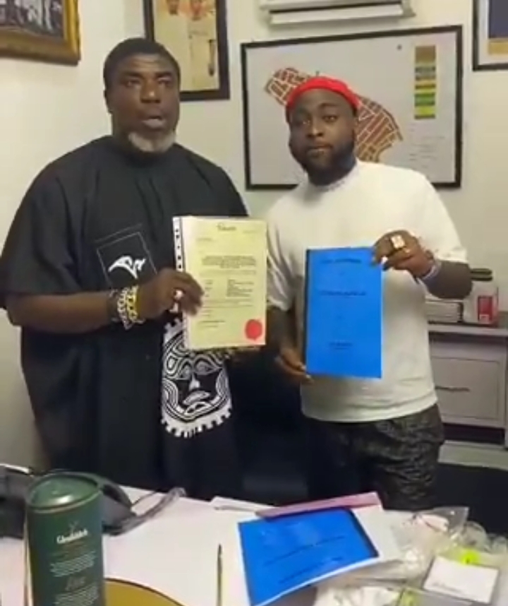 Old video of King Ochacho presenting Davido a land resurfaces 1 Old video of King Ochacho presenting Davido a land resurfaces