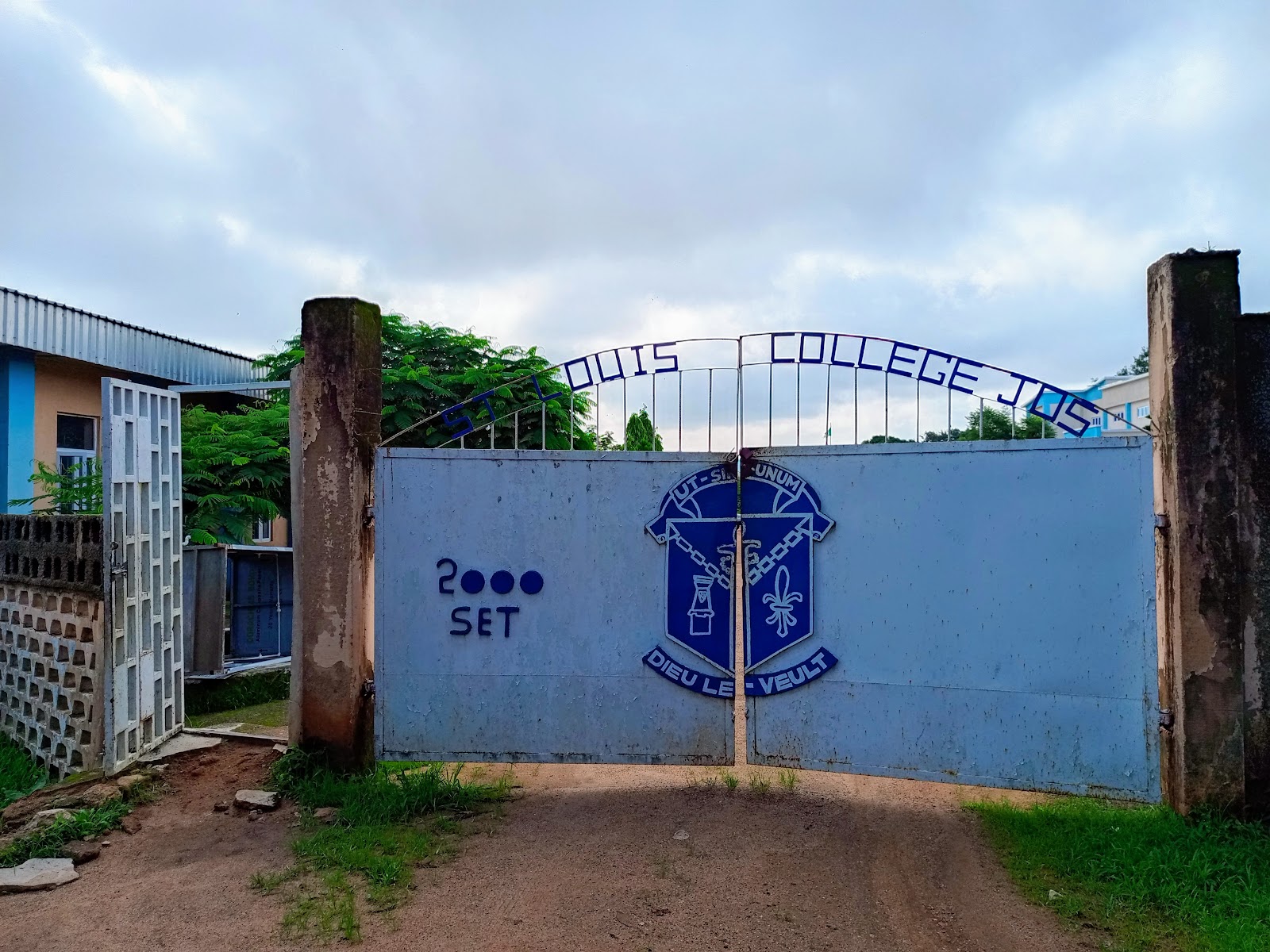 Fire destroys hostel at St Louis College, Jos 1 Fire destroys hostel at St Louis College, Jos