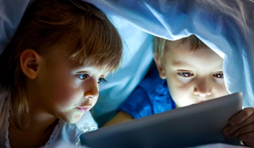 Screen time ‘damages children more than being born into poverty’ Screen time ‘damages children more than being born into poverty’
