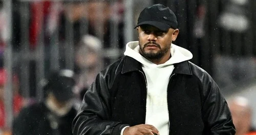 Bayern Munich coach Kompany COLLAPSES during training Bayern Munich coach Kompany COLLAPSES during training