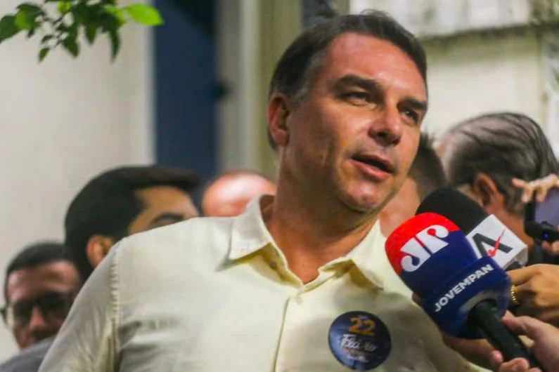 Flávio Bolsonaro flees Brazil after presidential election loss Flávio Bolsonaro flees Brazil after presidential election loss