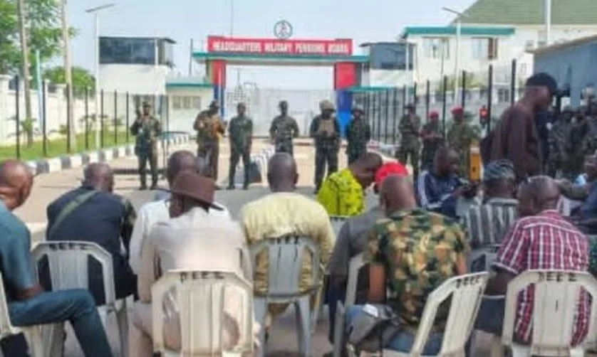 Protesting military retirees block pensions board entrance Protesting military retirees block pensions board entrance