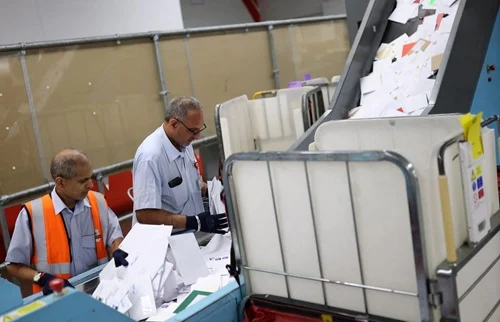 Royal Mail plans to cut 2,500 jobs Royal Mail plans to cut 2,500 jobs
