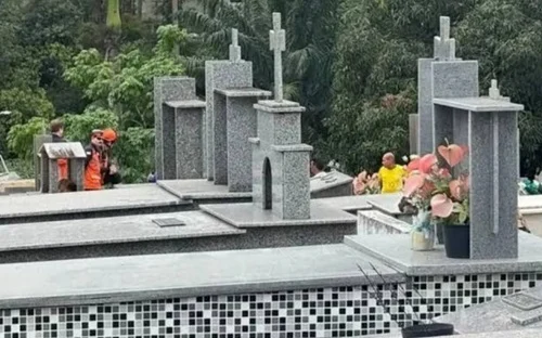 Son d!es after falling into dad’s grave Son d!es after falling into dad’s grave