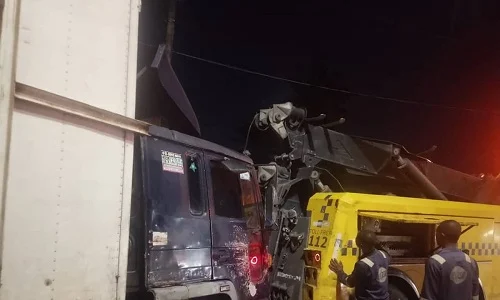 4 d!e in early morning container truck/bus accident truck accident
